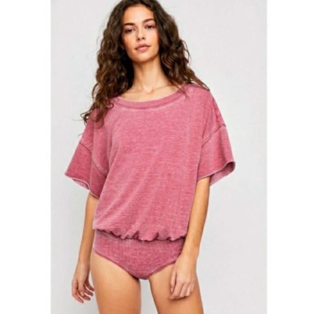 FREE PEOPLE OVERSIZED COMFY TEE ⭐️